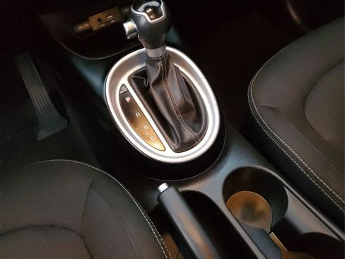 Used 2017 Kia Soul + image 19