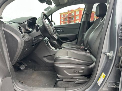 Used 2019 Chevrolet Trax LT w/ LT Convenience Package FWD image 17