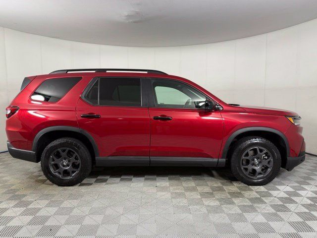 Used 2024 Honda Pilot TrailSport image 9