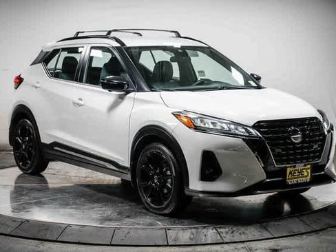 Used 2021 Nissan Kicks SR w/ SR Premium Package image 5