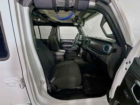 Used 2023 Jeep Wrangler Unlimited w/ Cold Weather Group image 30