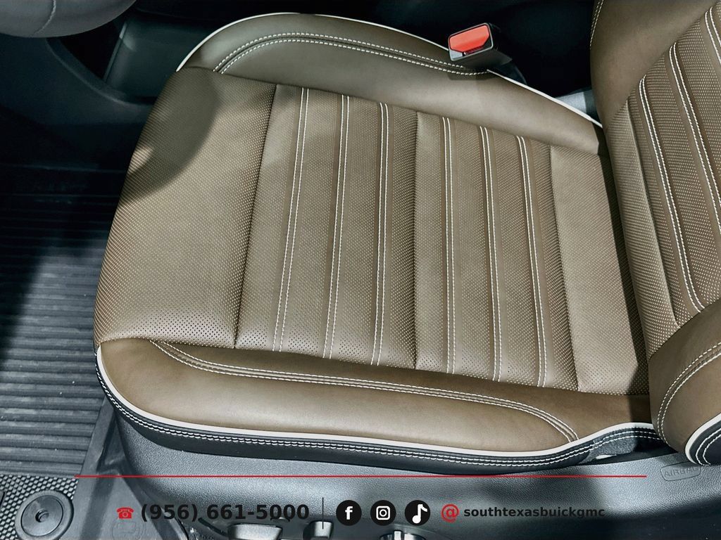 New 2027 GMC Acadia Denali Ultimate w/ LPO, Floor Liner Package AWD/4WD image 21