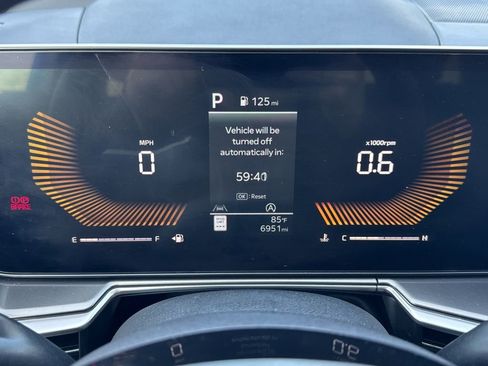 Used 2025 Kia Sorento LX FWD image 9