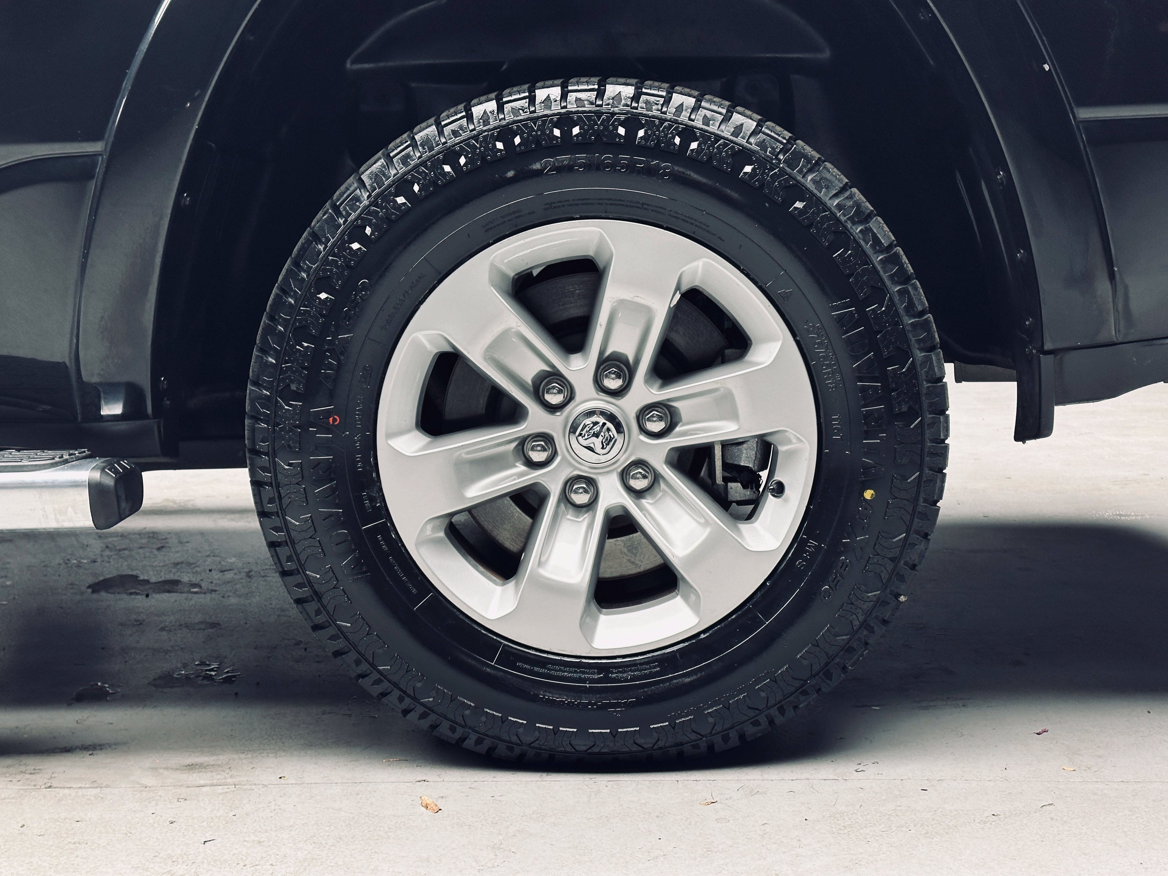 Used 2019 RAM 1500 Laramie AWD/4WD image 32