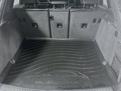 Used 2018 Porsche Macan image 16