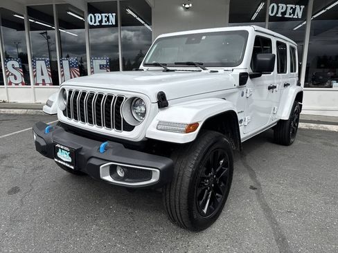 Used 2024 Jeep Wrangler Unlimited Sahara w/ Technology Group AWD/4WD image 1