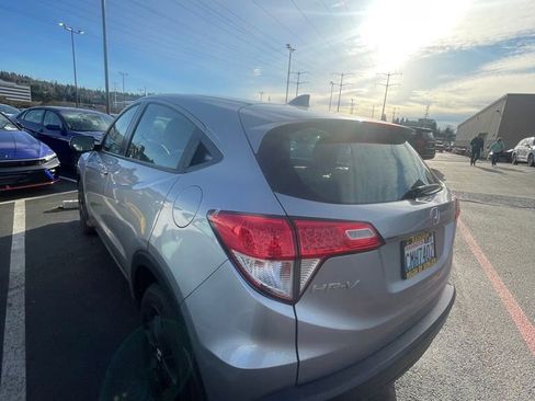 Used 2021 Honda HR-V LX image 5