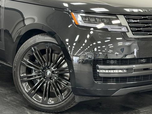 Used 2025 Land Rover Range Rover SE AWD/4WD image 4