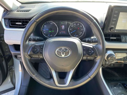 Used 2022 Toyota RAV4 XLE Premium image 15