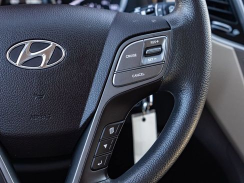 Used 2018 Hyundai Santa Fe SE AWD/4WD image 17