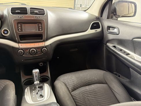 Used 2017 Dodge Journey SXT w/ Chrome Appearance Group FWD image 26