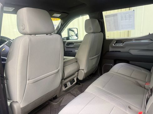 Used 2023 Chevrolet Silverado 1500 LT AWD/4WD image 18