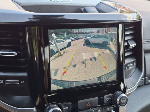 Used 2019 RAM 1500 Laramie AWD/4WD image 18