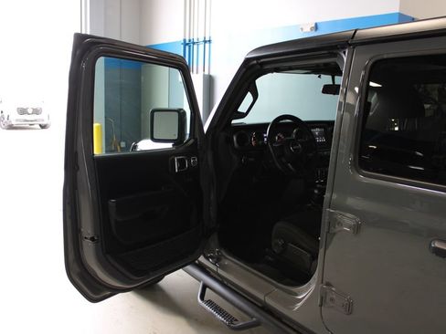 Used 2022 Jeep Wrangler Unlimited Sport AWD/4WD image 8
