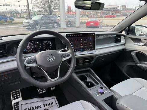 New 2026 Volkswagen Tiguan SE R-Line AWD/4WD image 16