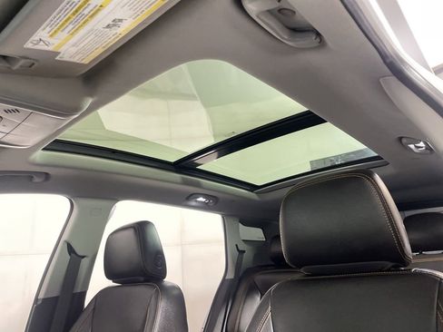 Used 2021 GMC Terrain SLT w/ Infotainment Package II AWD/4WD image 18