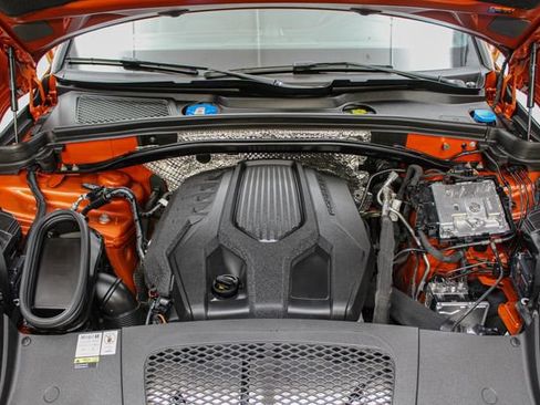 Used 2023 Porsche Macan AWD/4WD image 12