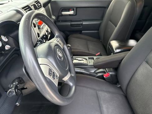 Used 2014 Toyota FJ Cruiser 4WD w/ Convenience Package image 17