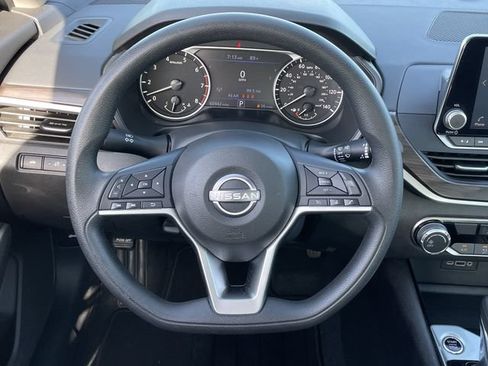 Used 2024 Nissan Altima 2.5 SV FWD image 12