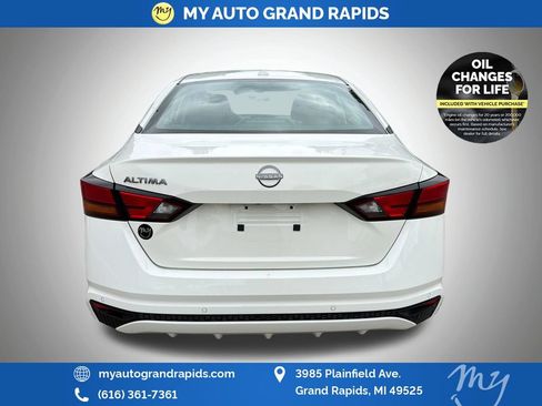 Used 2025 Nissan Altima 2.5 SV FWD image 6