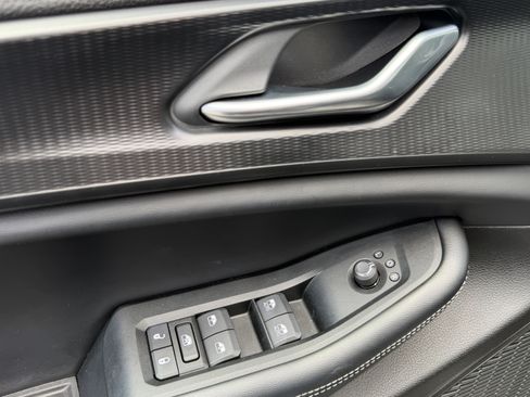Used 2025 Jeep Grand Cherokee Laredo X w/ Luxury Tech Group I RWD image 15