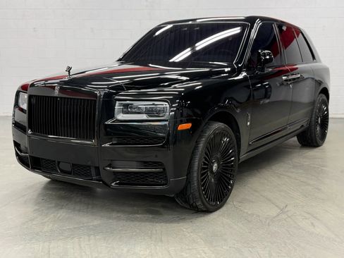 Used 2022 Rolls-Royce Cullinan Black Badge w/ Dark Exterior Package image 2