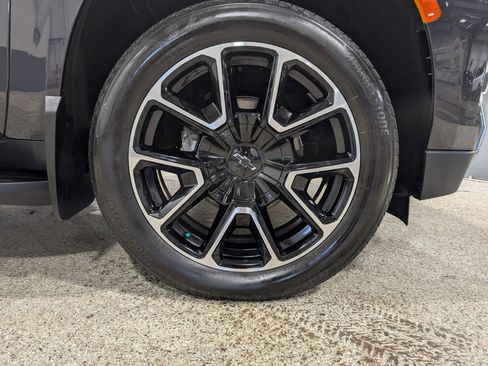 Used 2023 Chevrolet Suburban RST image 14