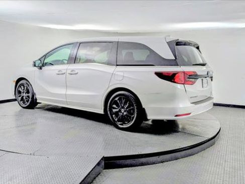 Used 2024 Honda Odyssey Sport image 6
