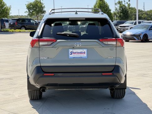 Used 2021 Toyota RAV4 XLE Premium FWD image 5