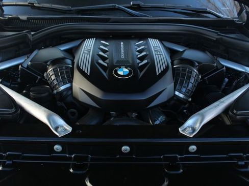 Used 2021 BMW X5 M50i w/ Executive Package image 3