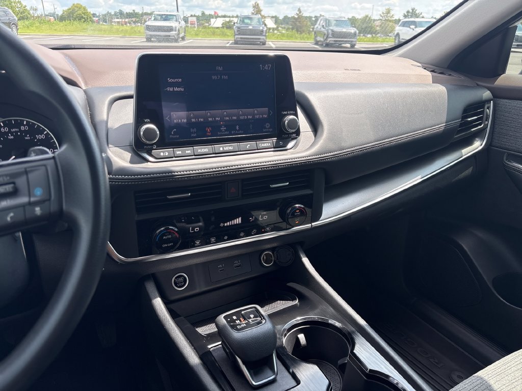 Used 2023 Nissan Rogue SV FWD image 20