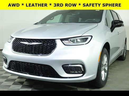 New 2026 Chrysler Pacifica Select image 1