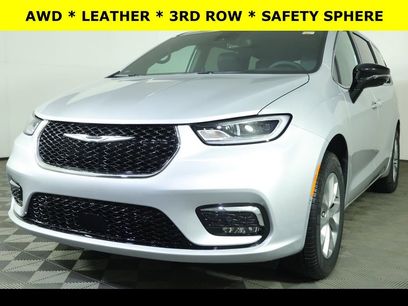 New 2026 Chrysler Pacifica Select