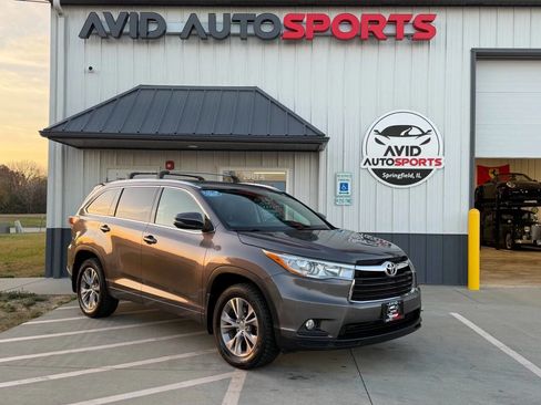 Used 2015 Toyota Highlander XLE image 2