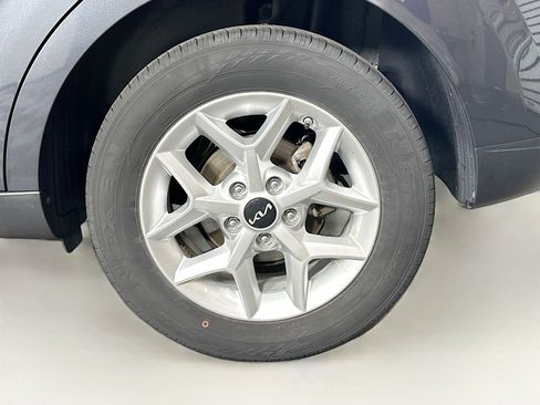 Used 2025 Kia Soul LX w/ LX Technology Package FWD image 11
