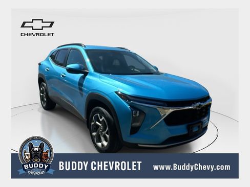 Used 2025 Chevrolet Trax LT w/ Driver Confidence Package image 1