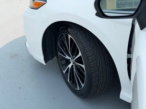 Used 2020 Toyota Camry SE FWD image 23