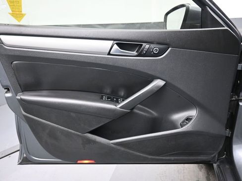 Used 2014 Volkswagen Passat 1.8T Wolfsburg Edition image 9