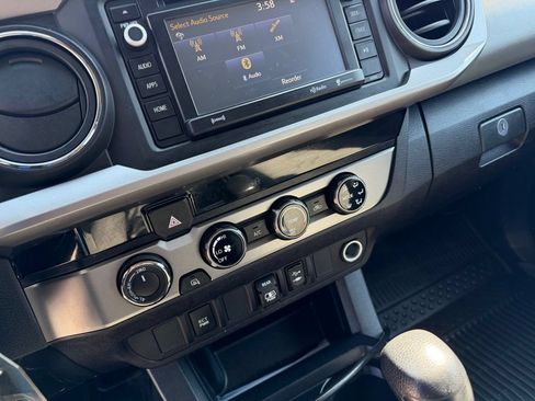 Used 2018 Toyota Tacoma SR5 AWD/4WD image 13