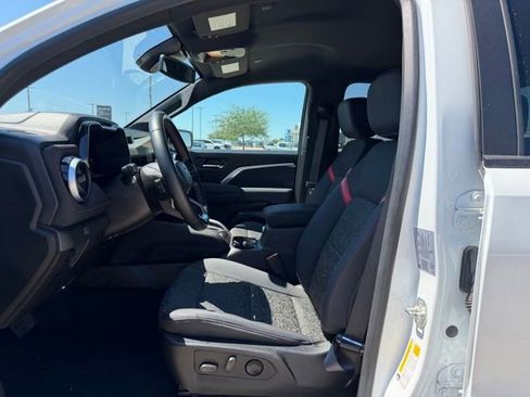 Used 2024 Chevrolet Colorado Z71 w/ Z71 Convenience Package 2 AWD/4WD image 12