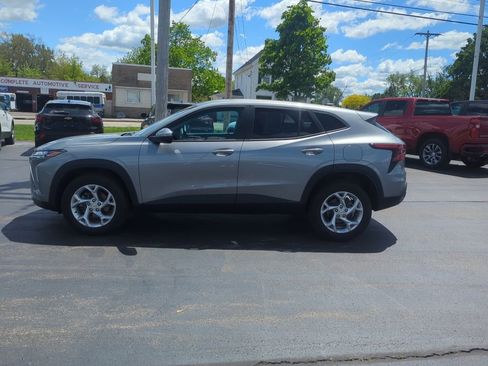 Certified 2024 Chevrolet Trax LS w/ LS Convenience Package FWD image 5
