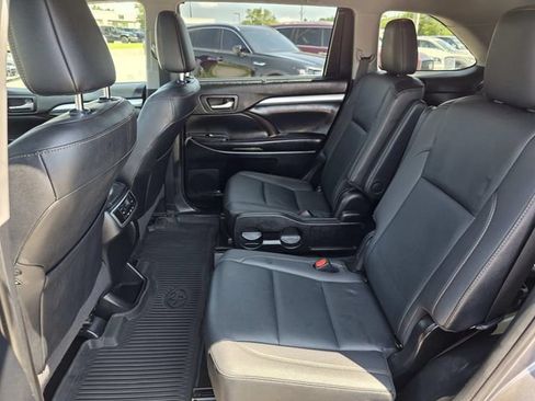 Used 2019 Toyota Highlander XLE AWD/4WD image 7
