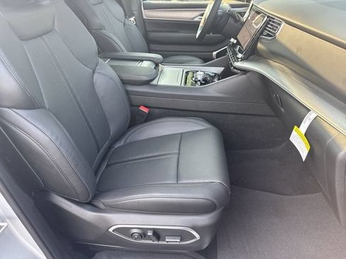 New 2026 Jeep Grand Wagoneer Limited AWD/4WD image 12