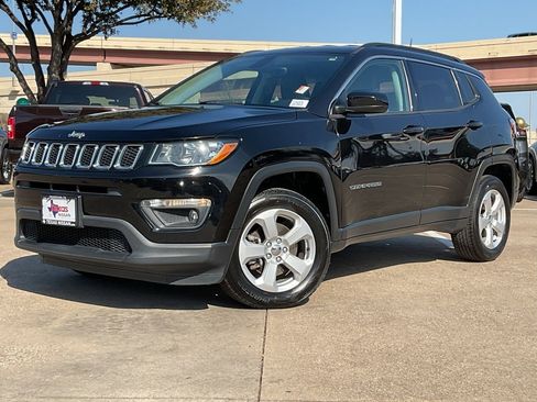 Used 2018 Jeep Compass Latitude w/ Popular Equipment Group image 2
