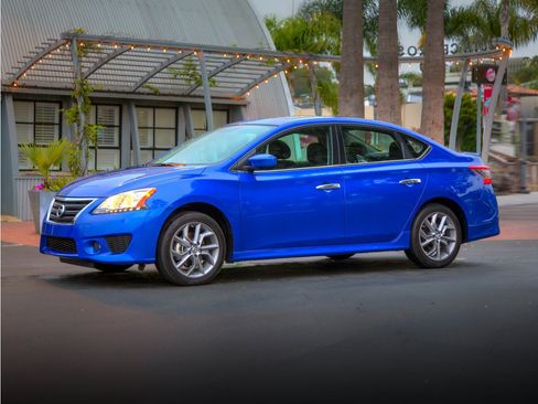 Used 2015 Nissan Sentra SR FWD image 1