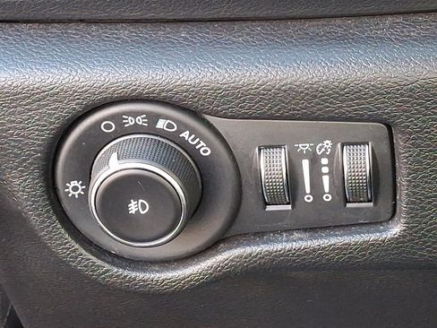 Used 2020 Chrysler Pacifica Touring-L w/ Advanced Safetytec Group image 25