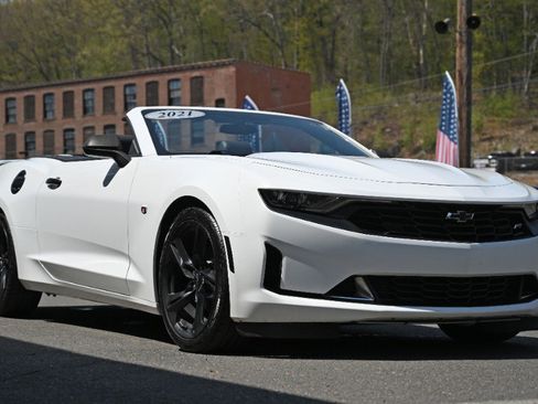 Used 2021 Chevrolet Camaro LT w/ RS Package RWD image 7