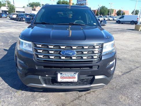 Used 2017 Ford Explorer XLT w/ Equipment Group 202A FWD image 4