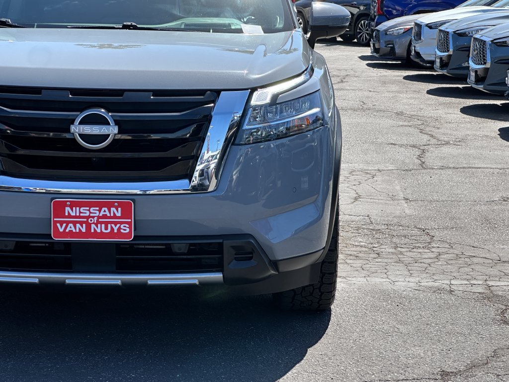 Used 2023 Nissan Pathfinder Platinum AWD/4WD image 13