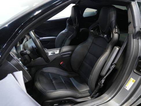 Used 2015 Chevrolet Corvette Z06 w/ 3LZ Preferred Equipment Group image 28